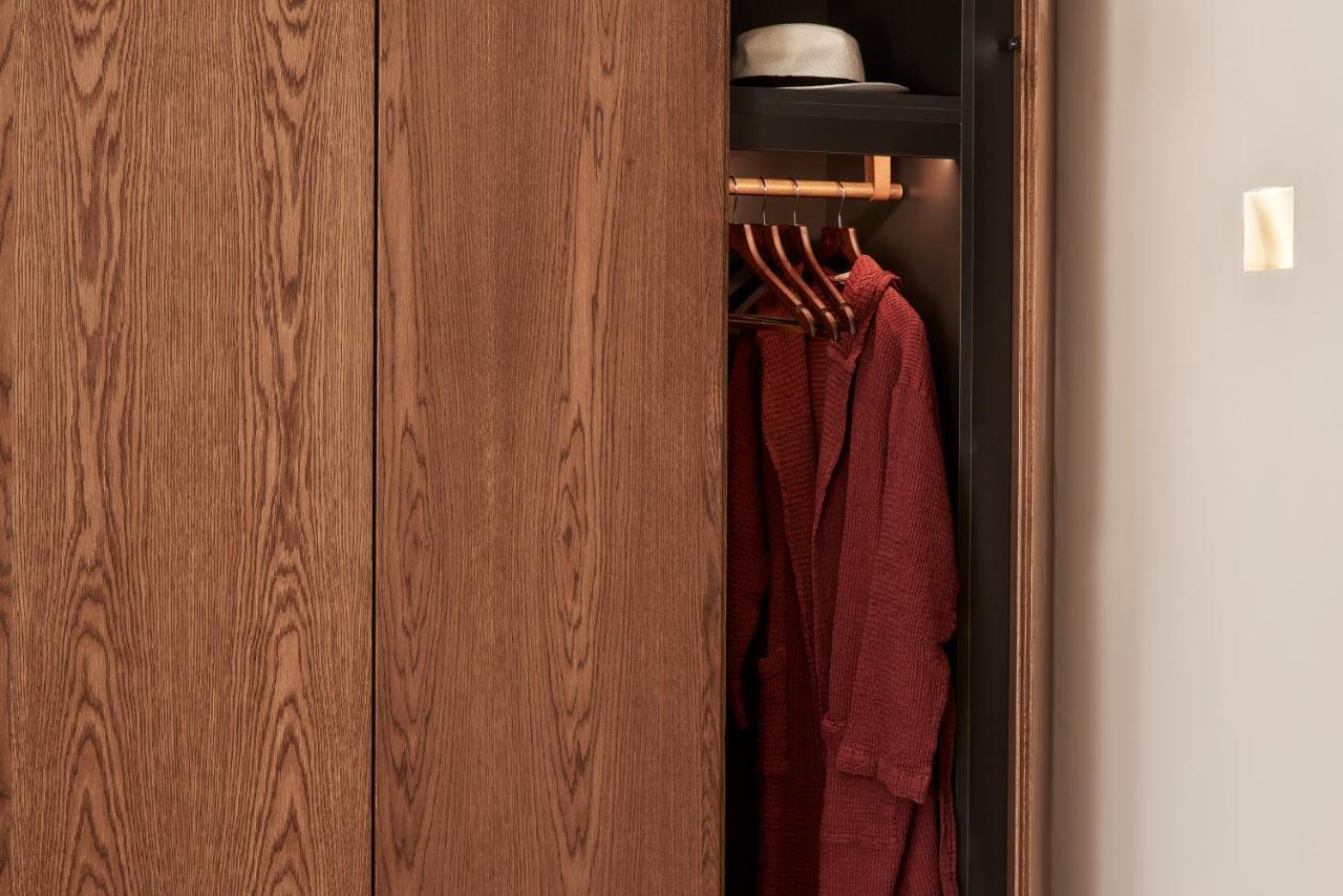 Orama Hotel & Spa Тира Экстерьер фото A wardrobe
